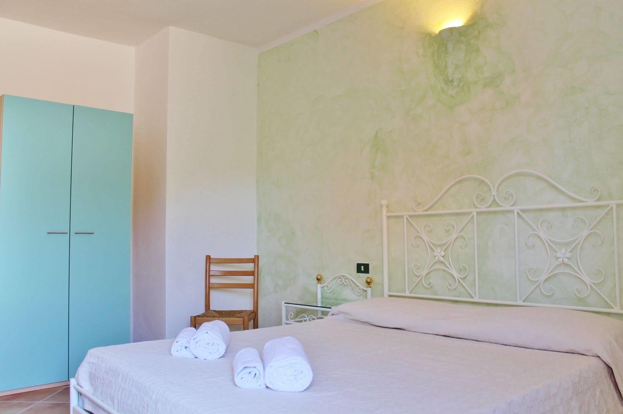 Residence Blue Corner Porto Pollo Палау Екстериор снимка